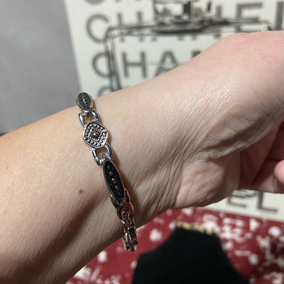 Silver Tone Tennis Bracelet. 7.25 in - Picture 2 of 8